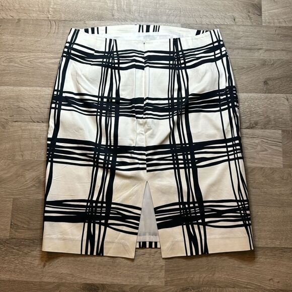 Express Design Studio High-Waist Skirt. Size 12. Lined skirt. - Picture 2 of 6